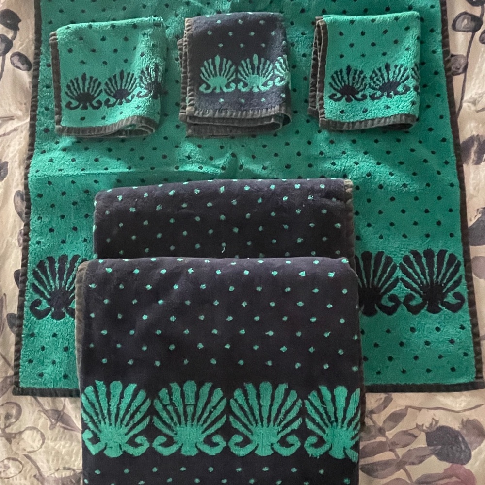 Bath towel and facecloth set